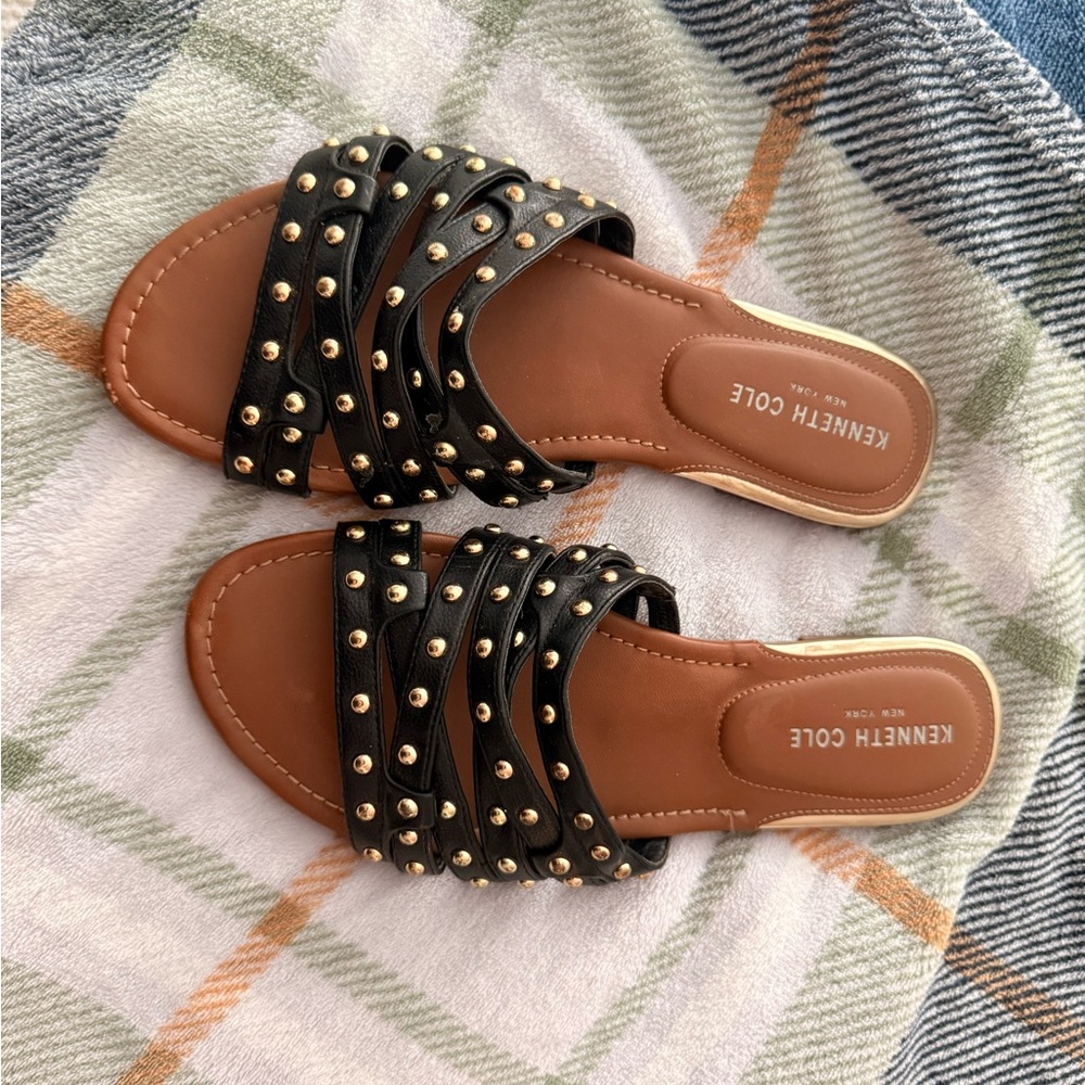 Kenneth Cole Kenneth Lyzelle' Black Faux-Leather Studded Sandals 9M - Picture 5 of 7